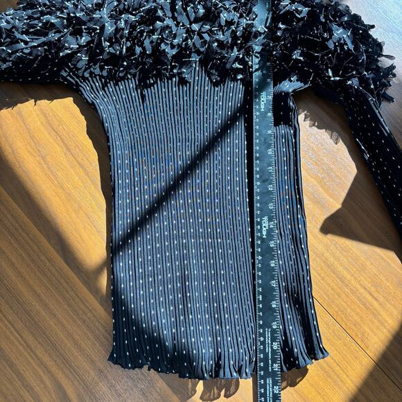 Kaelyn-Max Black Off-Shoulder Top with Bell Sleeves Size XL - Picture 6 of 12